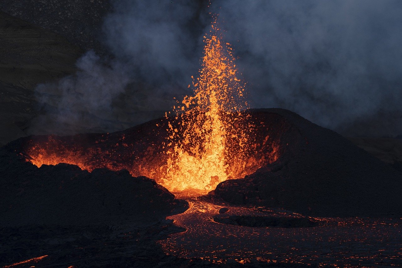 volcano, lava, iceland-7396466.jpg