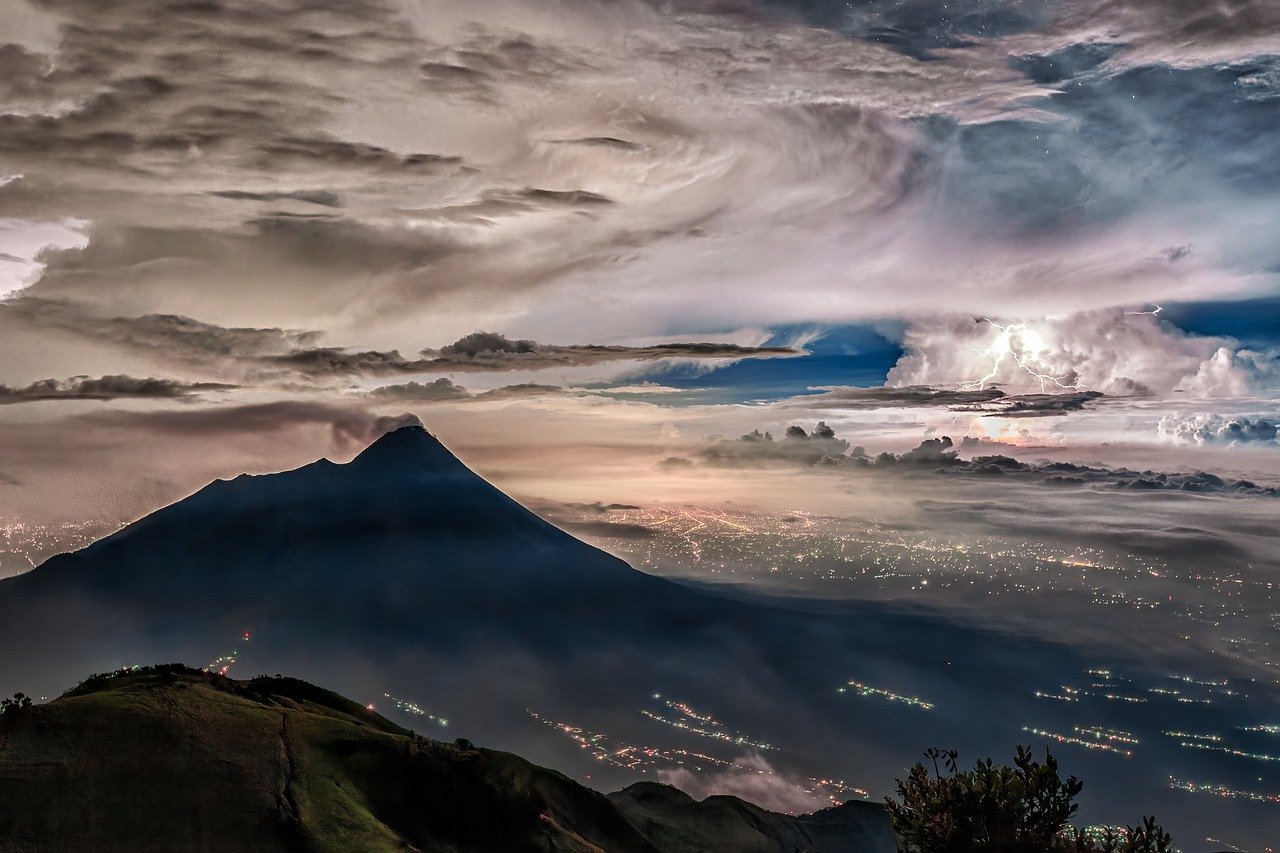 volcano, thundercloud, night view-7421340.jpg