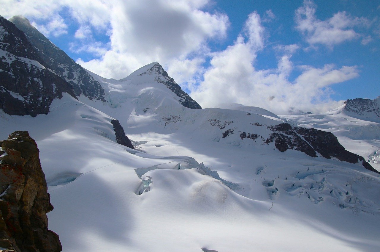 mountain, deep snow, snowy-7627971.jpg