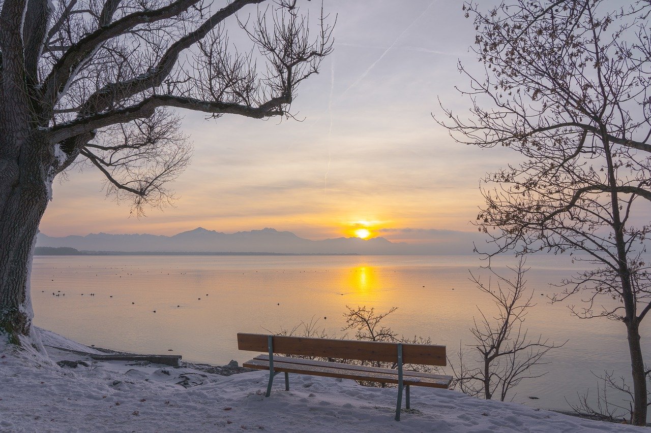 sunset, lake, mountains-7708219.jpg