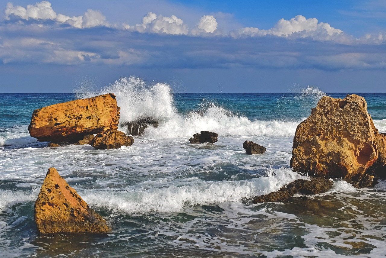 sea, rocks, ocean-7784296.jpg